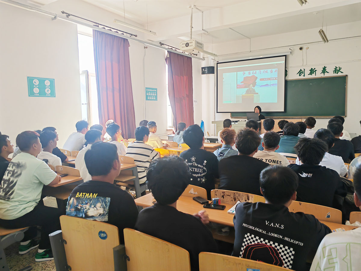 南校区学生.jpg 南校区学生.jpg