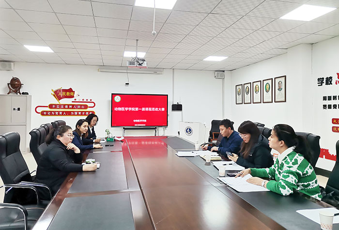 5.大赛评委点评.jpg 5.大赛评委点评.jpg