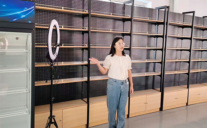 金融服务与管理专业曹正老师向新生作专业导论.jpg 金融服务与管理专业曹正老师向新生作专业导论.jpg