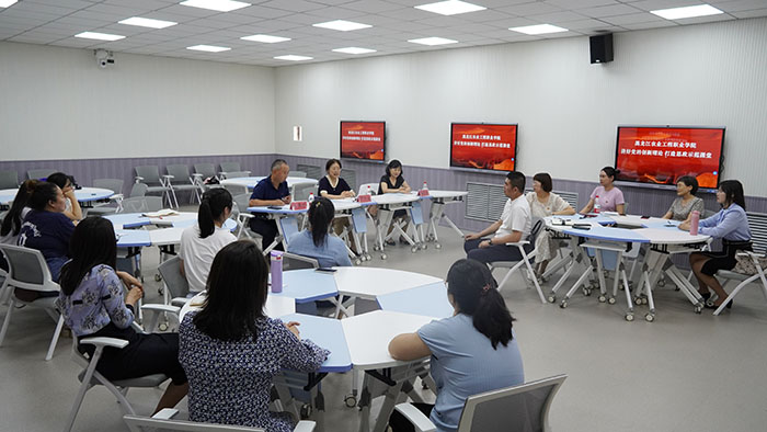 点评现场1.JPG 点评现场1.JPG