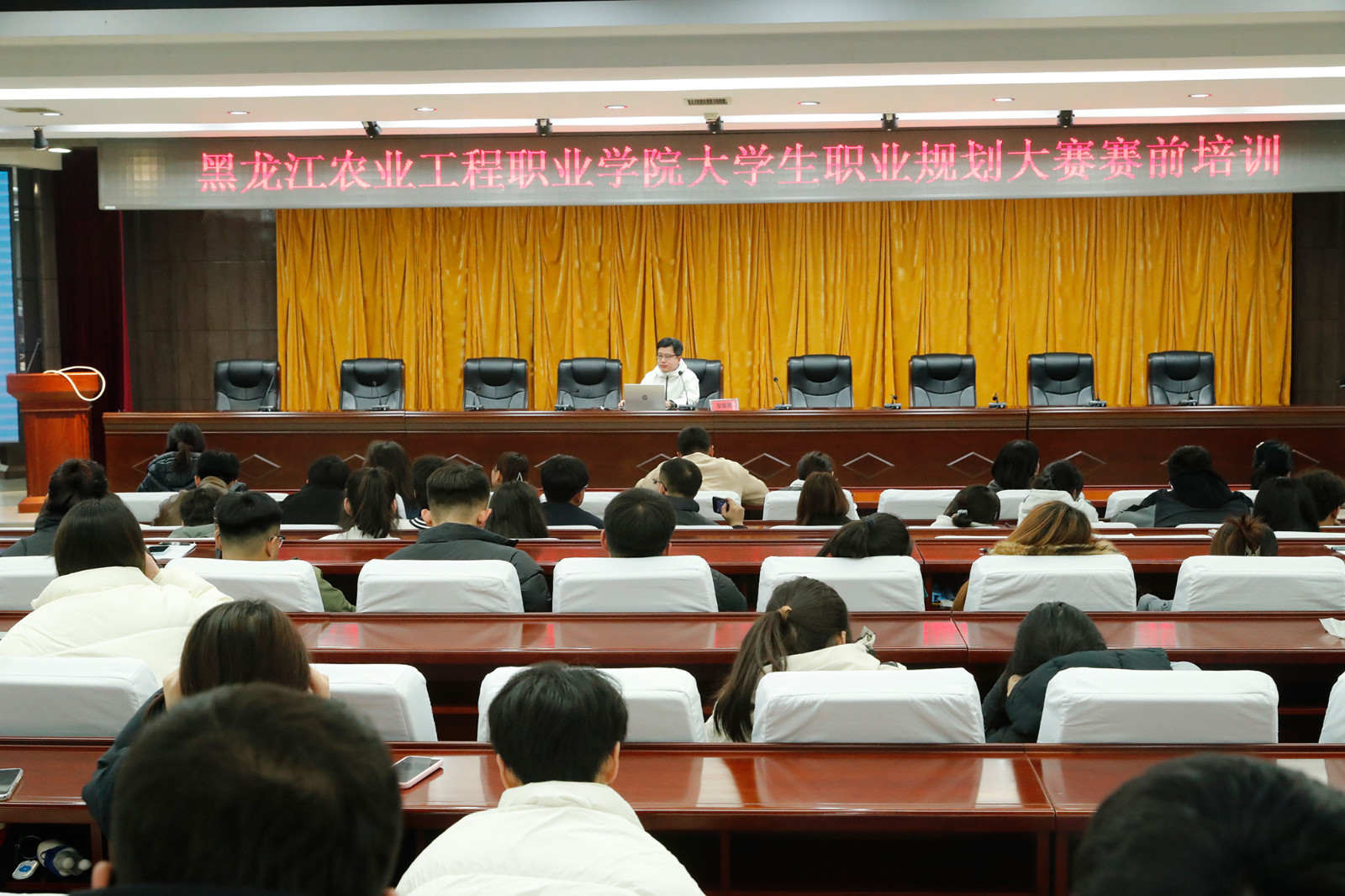 新闻照片2.jpg 新闻照片2.jpg