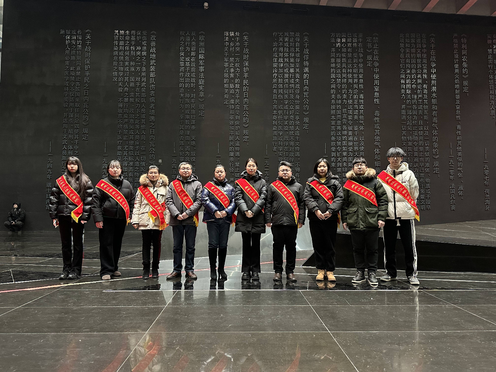 合影(1).jpg 合影(1).jpg