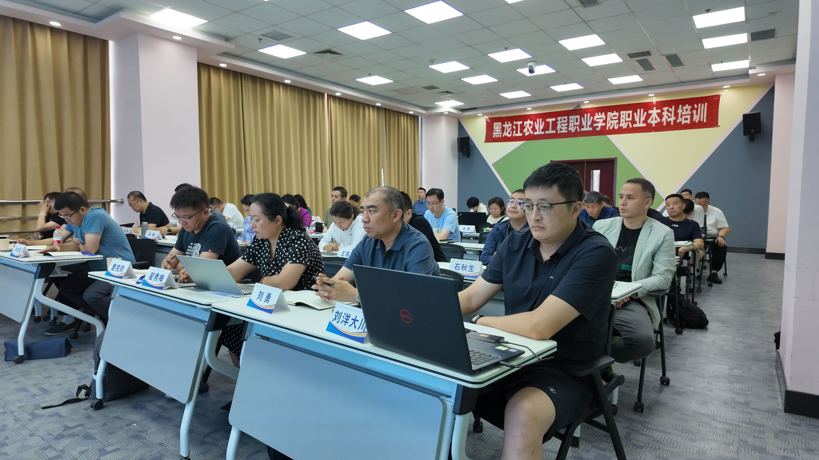 河北工业职业技术大学职业本科培训.jpg 河北工业职业技术大学职业本科培训.jpg