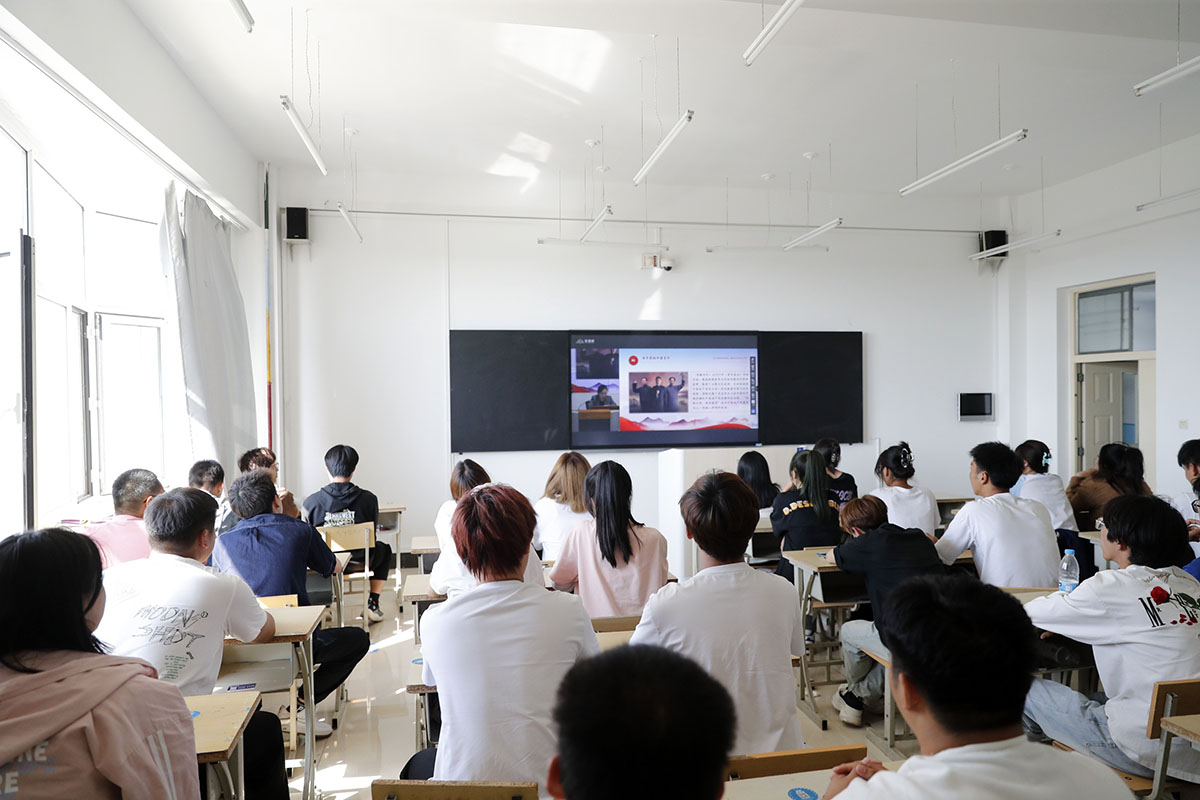 北校区学生.jpg 北校区学生.jpg