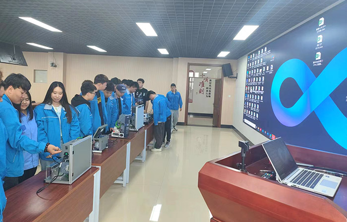 近距离体验.jpg 近距离体验.jpg