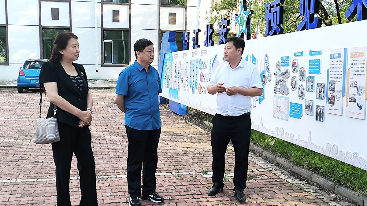 4实地踏查人才“双创”基地及大学生实习实训基地.jpg