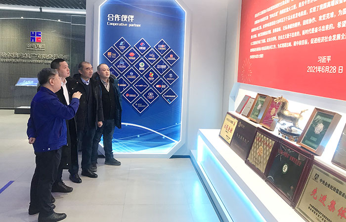 参观哈电集团哈尔滨电机厂有限责任公司展馆.jpg 参观哈电集团哈尔滨电机厂有限责任公司展馆.jpg