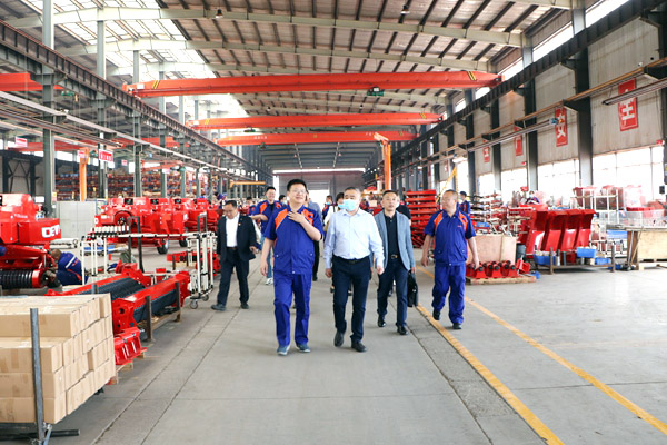 5.焦光纯院长一行参观企业生产现场1_副本.jpg 5.焦光纯院长一行参观企业生产现场1_副本.jpg