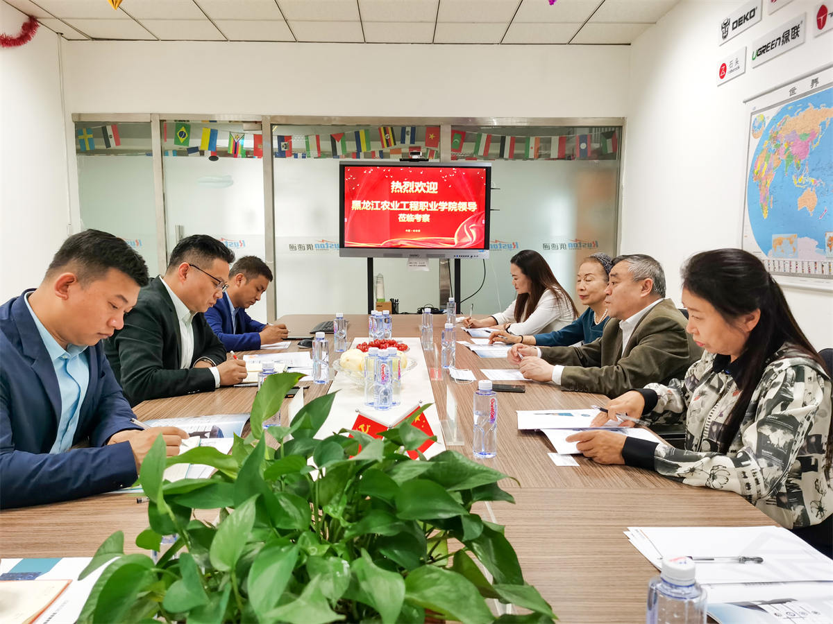 4校企领导在俄速通座谈.jpg 4校企领导在俄速通座谈.jpg