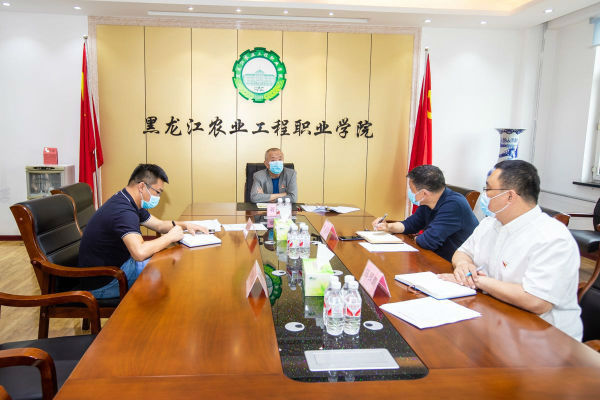 æé¢å¬å¼è­¦ç¤ºæè²ä¸é¢æ°ä¸»çæ´»ä¼