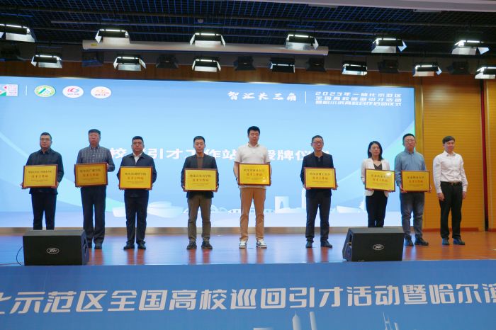 授牌1.jpg 授牌1.jpg