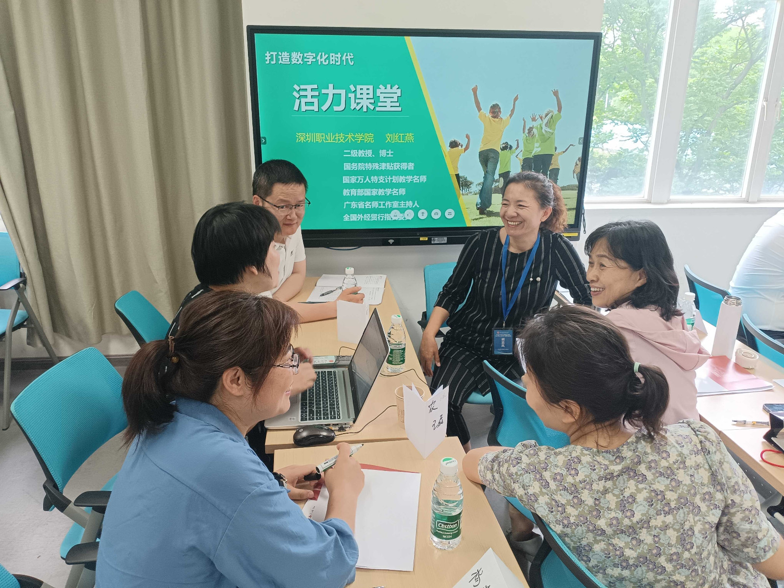 深圳技术大学-打造数字时代活力课堂小组讨论.jpg 深圳技术大学-打造数字时代活力课堂小组讨论.jpg