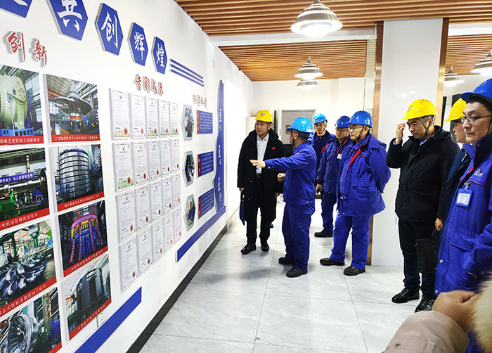 走访国家级技能大师工作室.jpg 走访国家级技能大师工作室.jpg