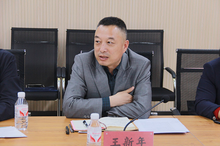 副院长王新年主持院县合作共建“产业学院”签约仪式.JPG 副院长王新年主持院县合作共建“产业学院”签约仪式.JPG