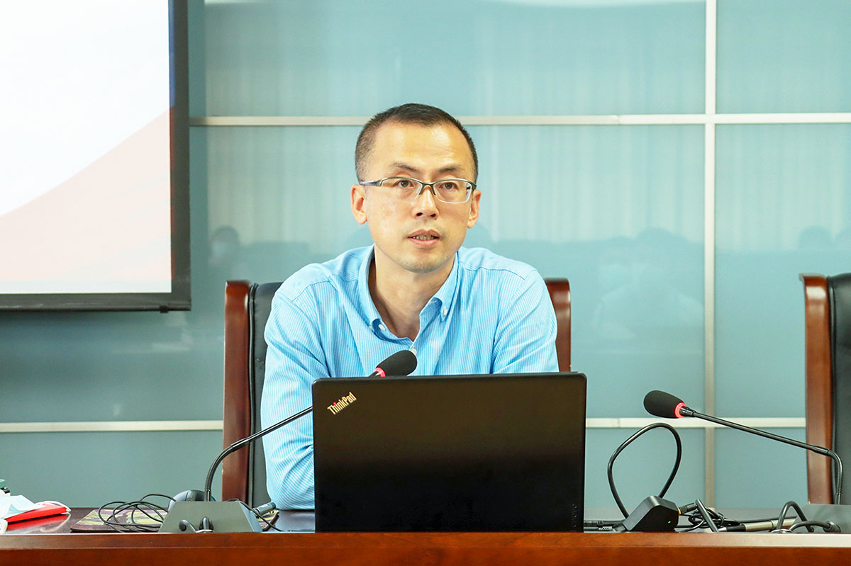 2纪委书记于万辉讲授专题党课.JPG 2纪委书记于万辉讲授专题党课.JPG