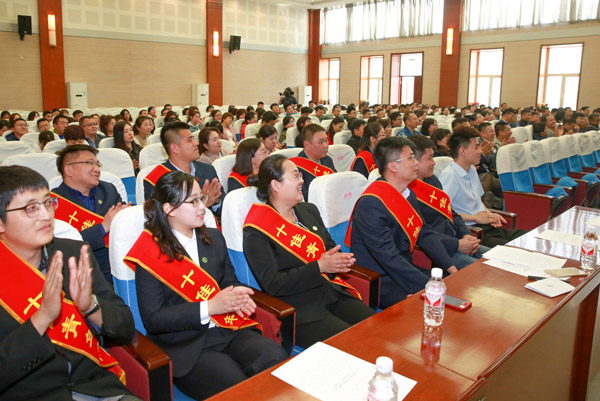 我院隆重举行2019年“十佳青年教职工”表彰大会