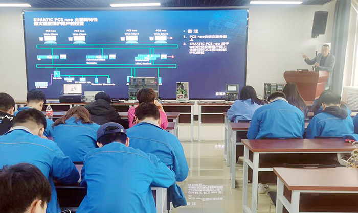 专家讲解.jpg 专家讲解.jpg