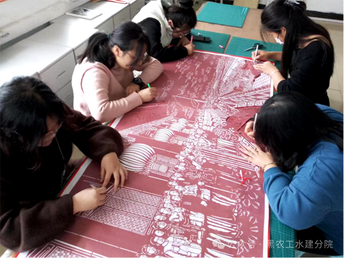 5.水利与建筑工程分院开展“一站式”学生社区｜鱼皮画制作活动.png