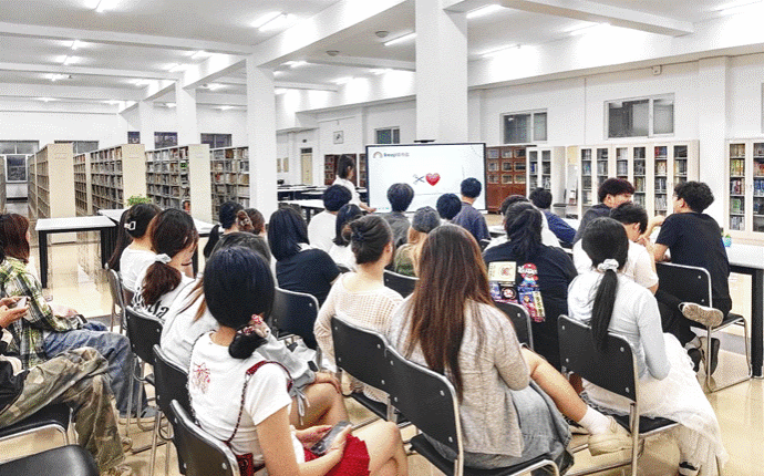 图书馆开展书名猜猜看