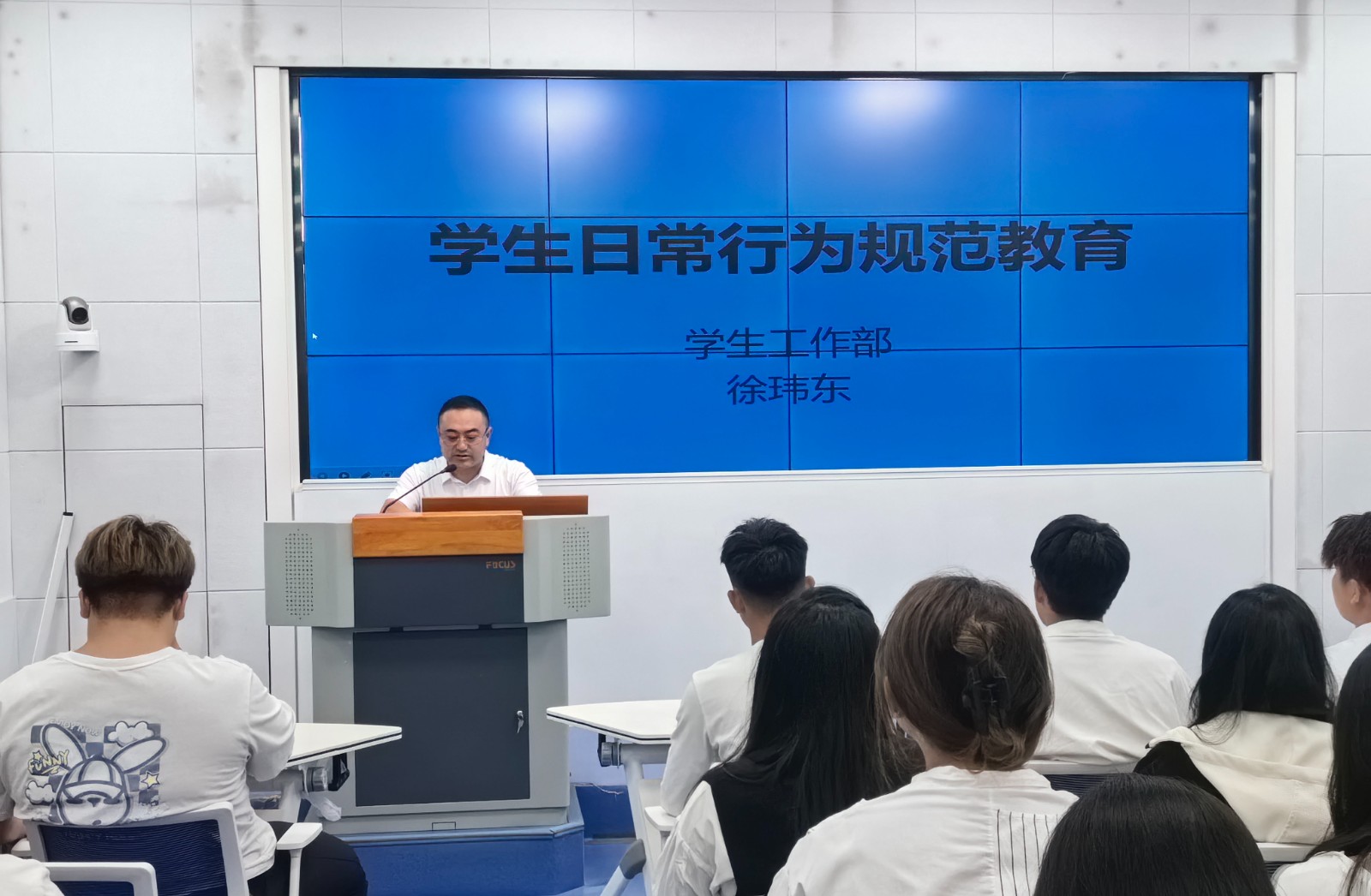 徐玮东.jpg 徐玮东.jpg