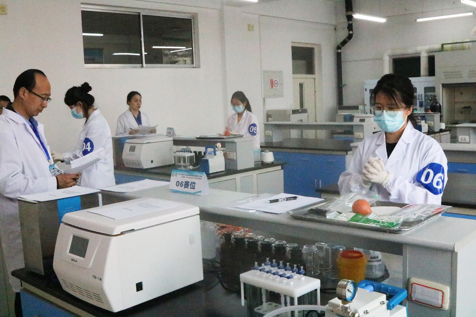 食品安全与质量检测赛项照片3.JPG 食品安全与质量检测赛项照片3.JPG