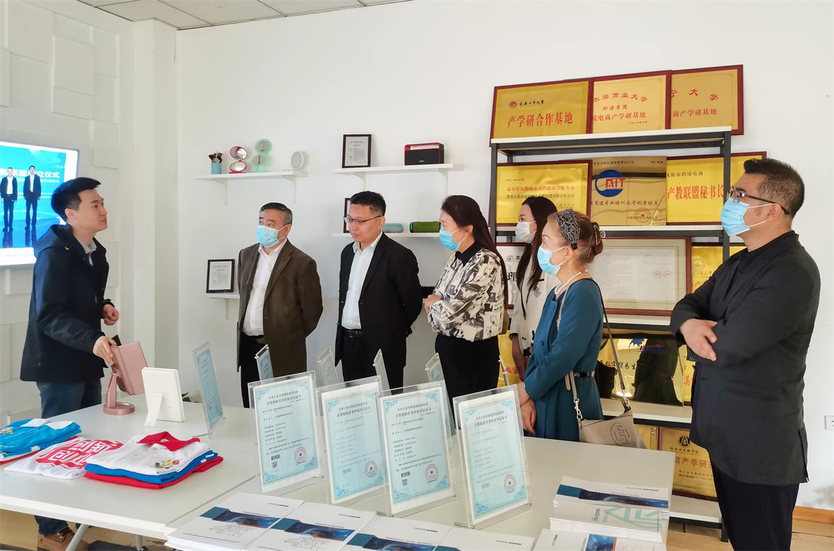 6参观俄速通企业.jpg 6参观俄速通企业.jpg