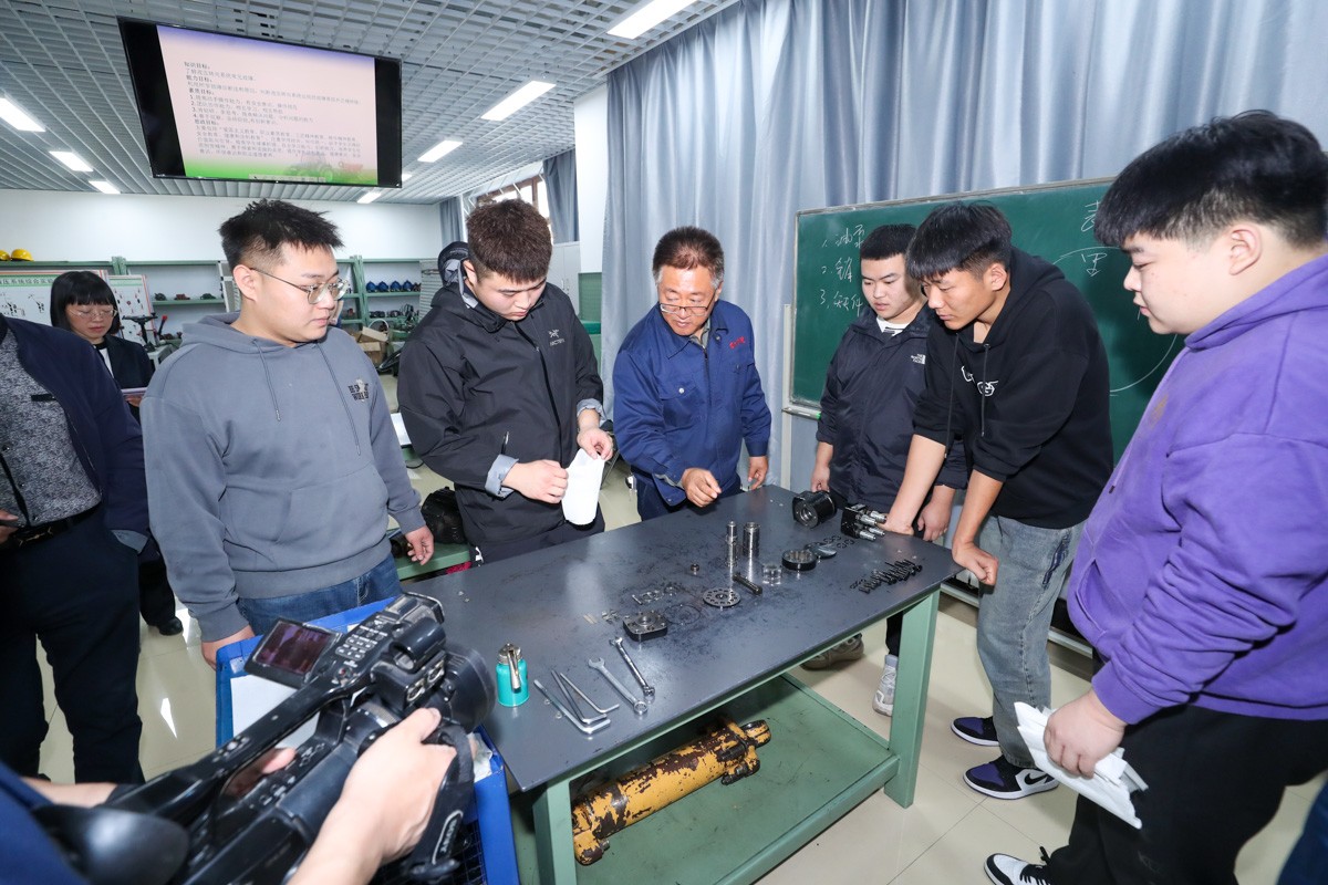 B11I1716.jpg B11I1716.jpg