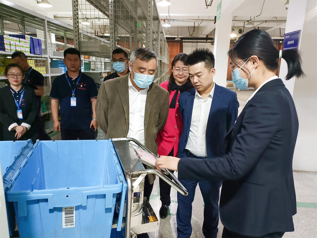 参观九州通药品储存库 参观九州通药品储存库